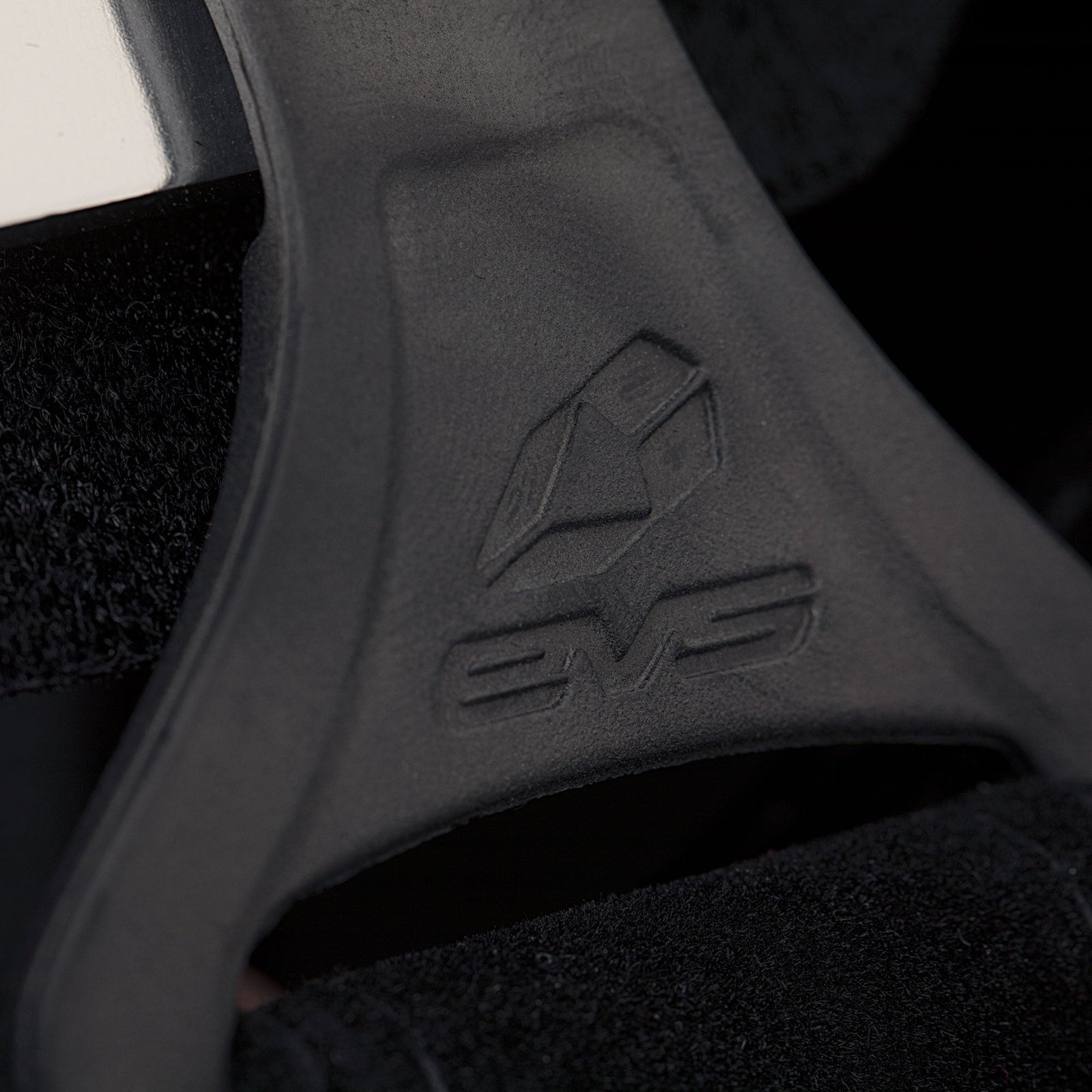 Axis Pro Knee Brace
