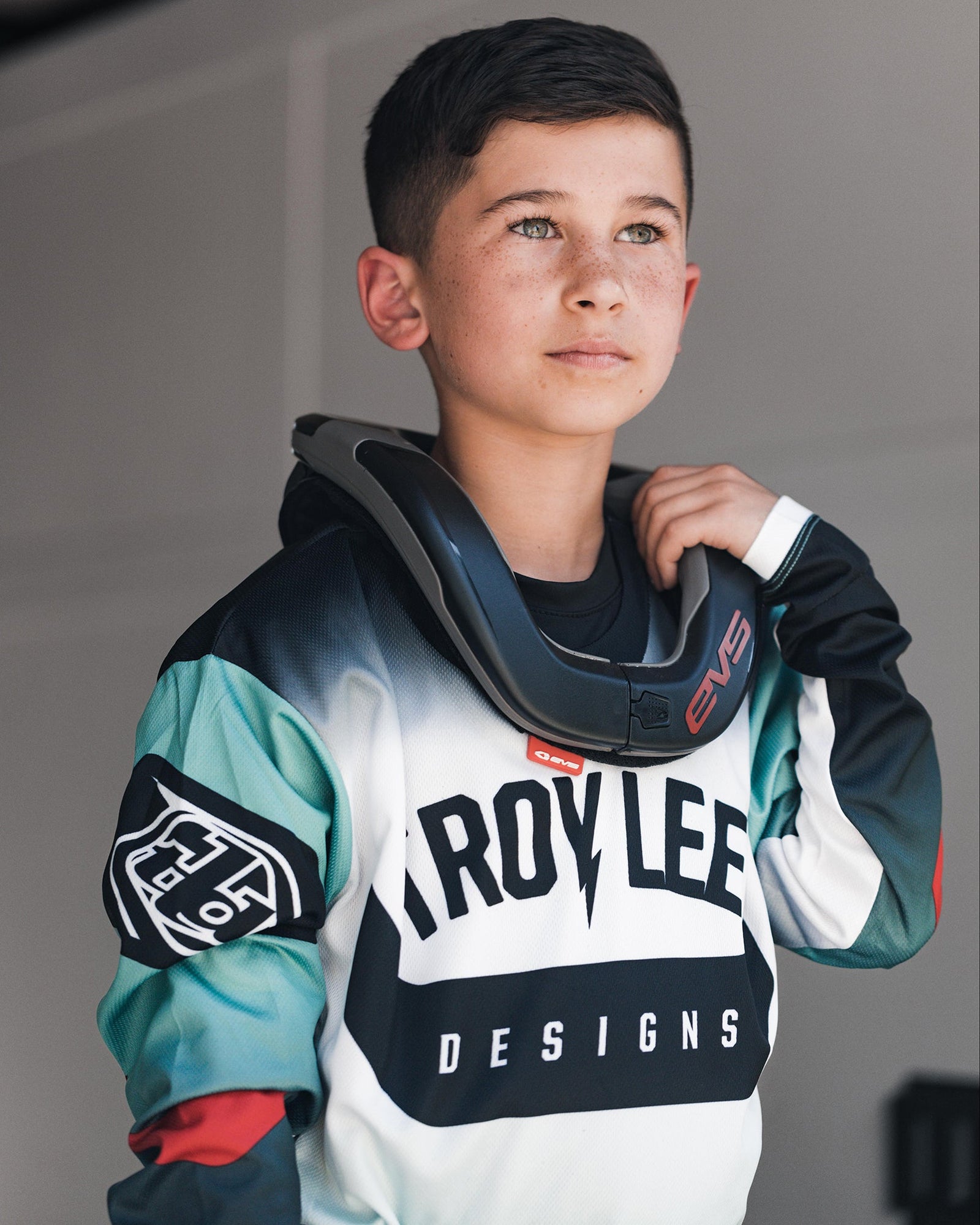 R4 Youth Race Collar