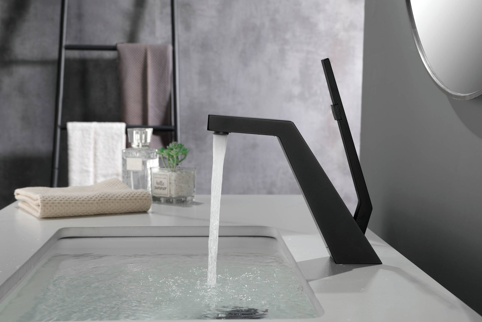Brushed Gold or matte black or brushed nickel Bathroom Sink Faucet single handle with pop up overflow brass drain