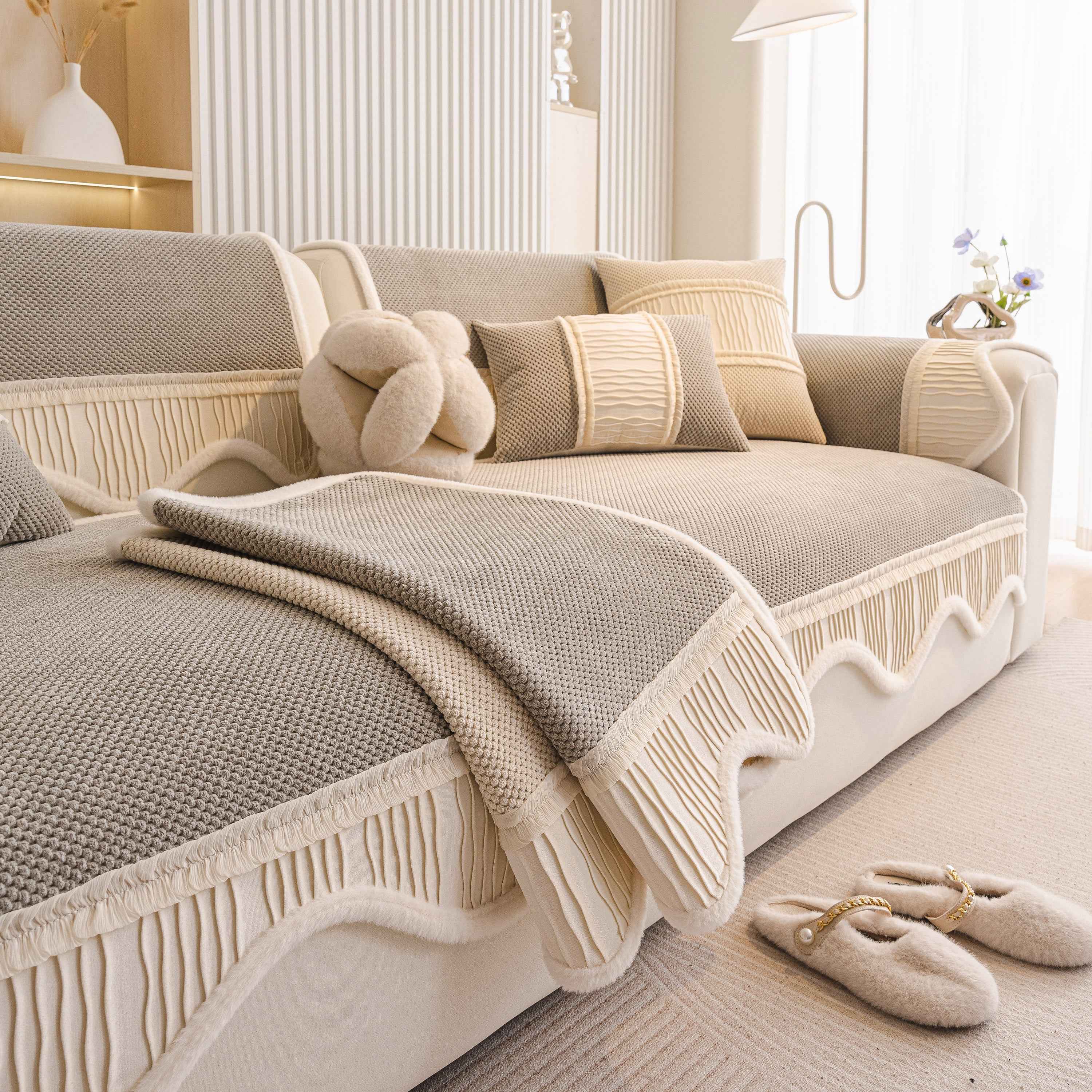 Washable Sofa Throw Pad, Non-Slip Sofa Mat Cozy Couch Slipcover with Soft Furry Trim