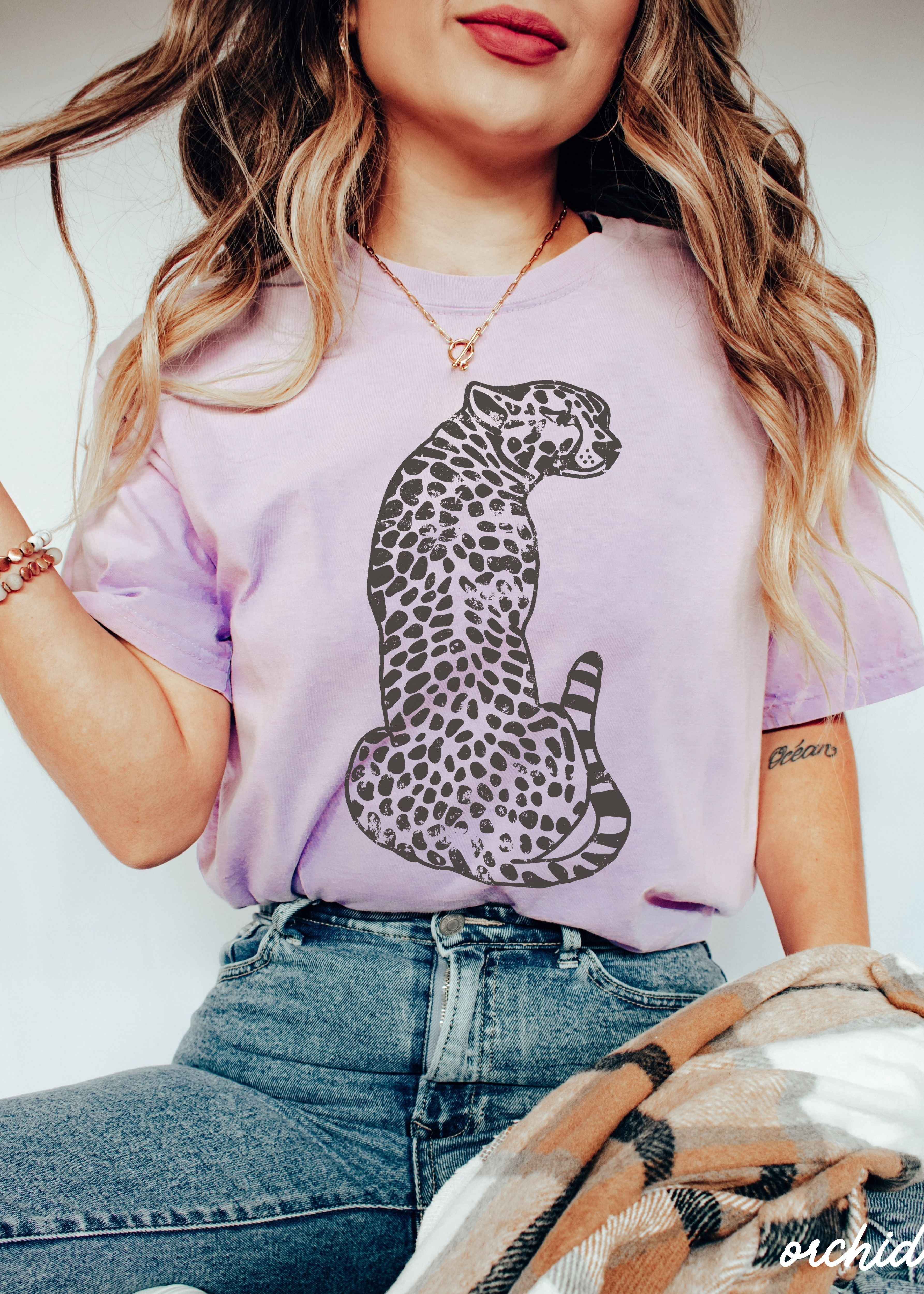 Sitting Cheetah Tee *13 Colors (S-3X)
