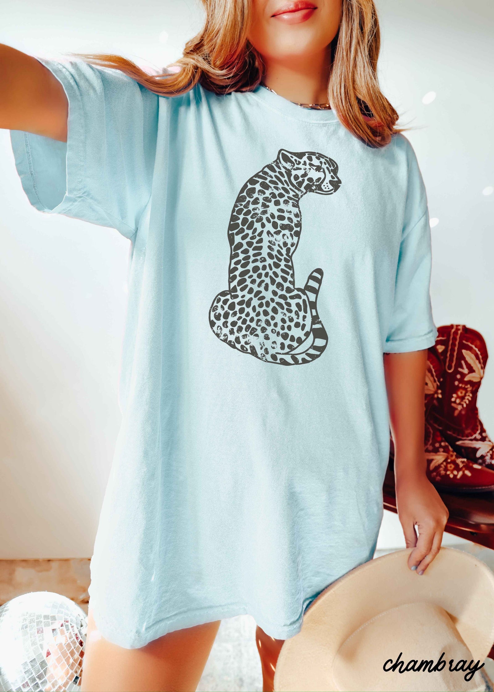 Sitting Cheetah Tee *13 Colors (S-3X)