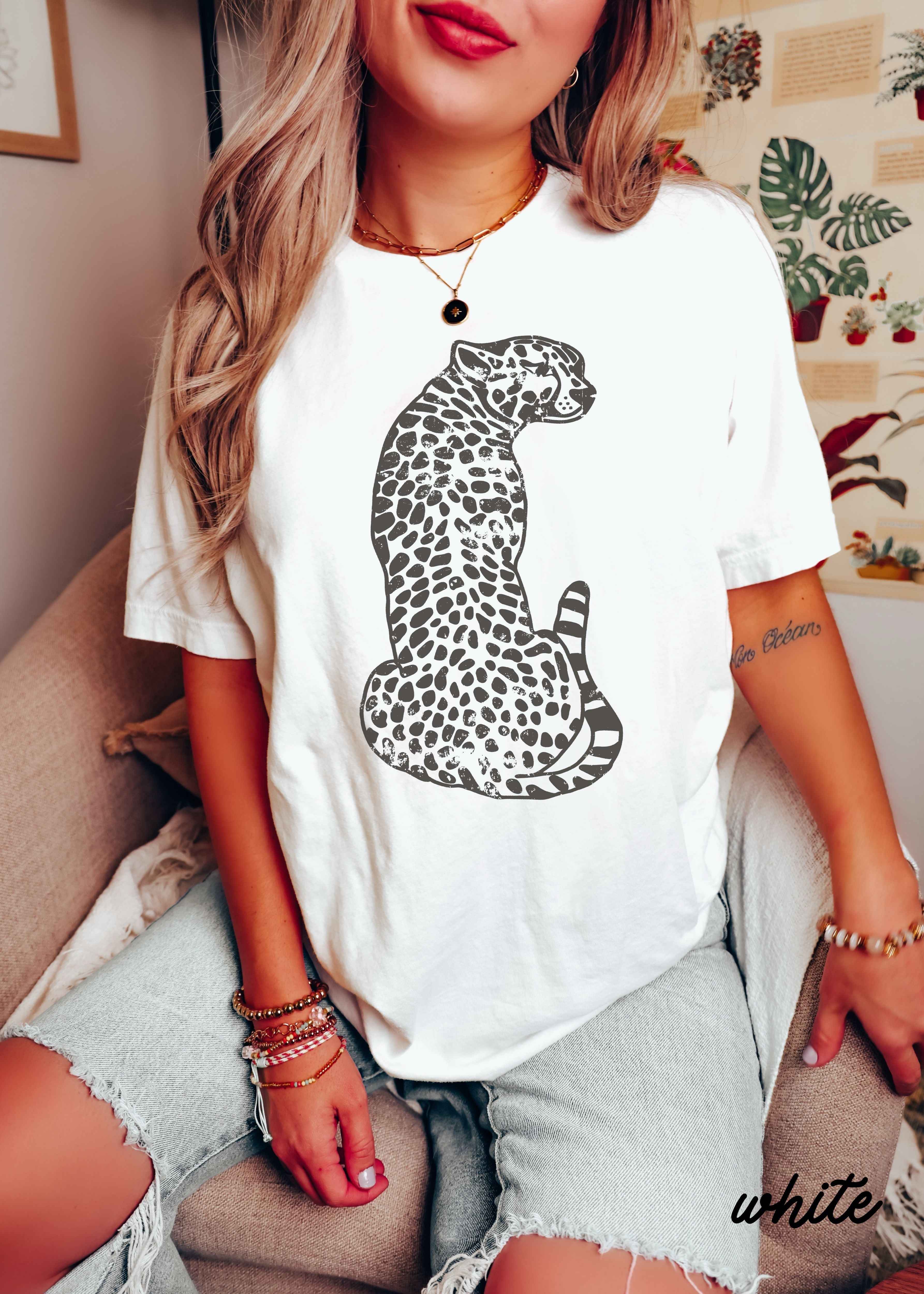 Sitting Cheetah Tee *13 Colors (S-3X)