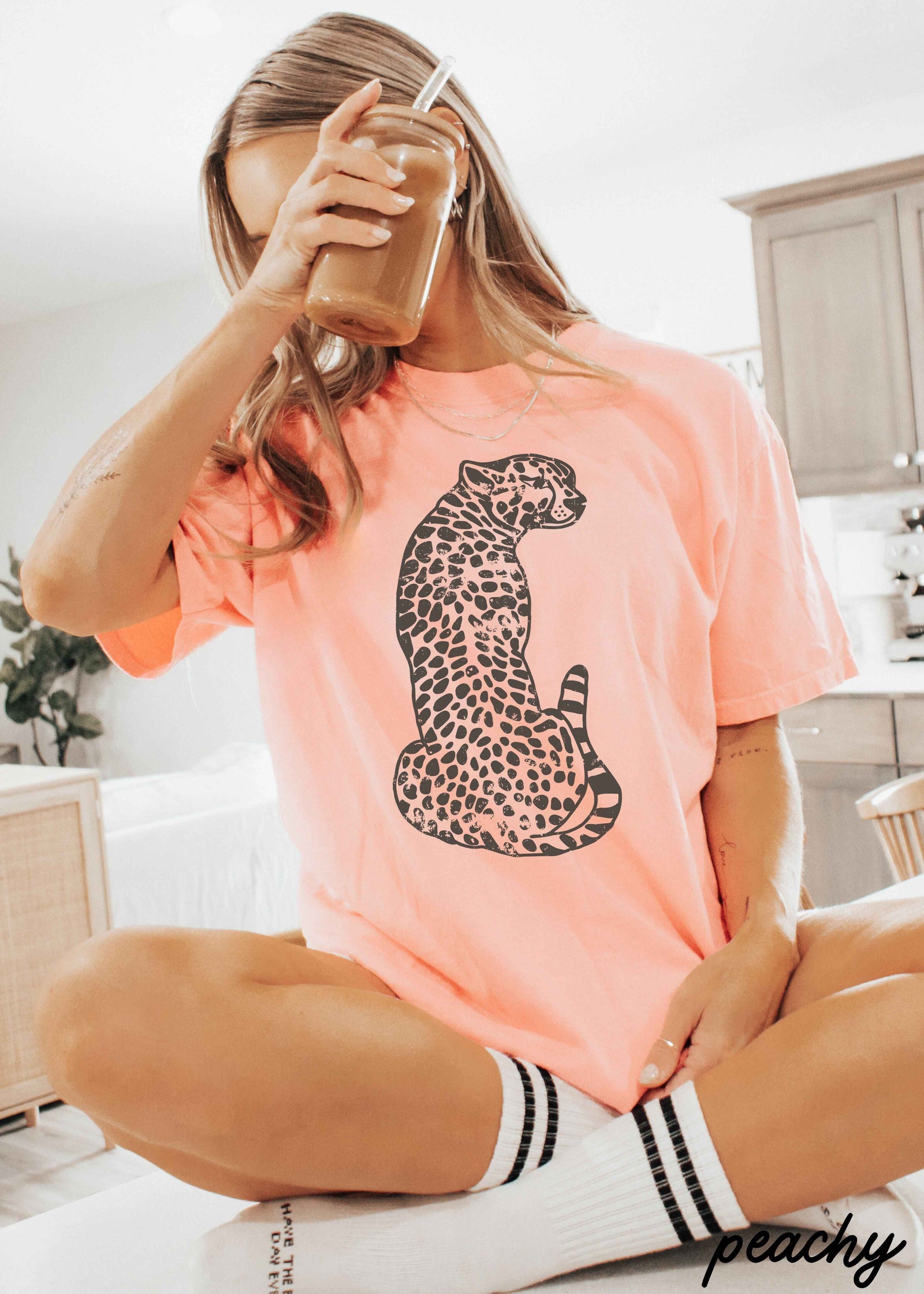 Sitting Cheetah Tee *13 Colors (S-3X)