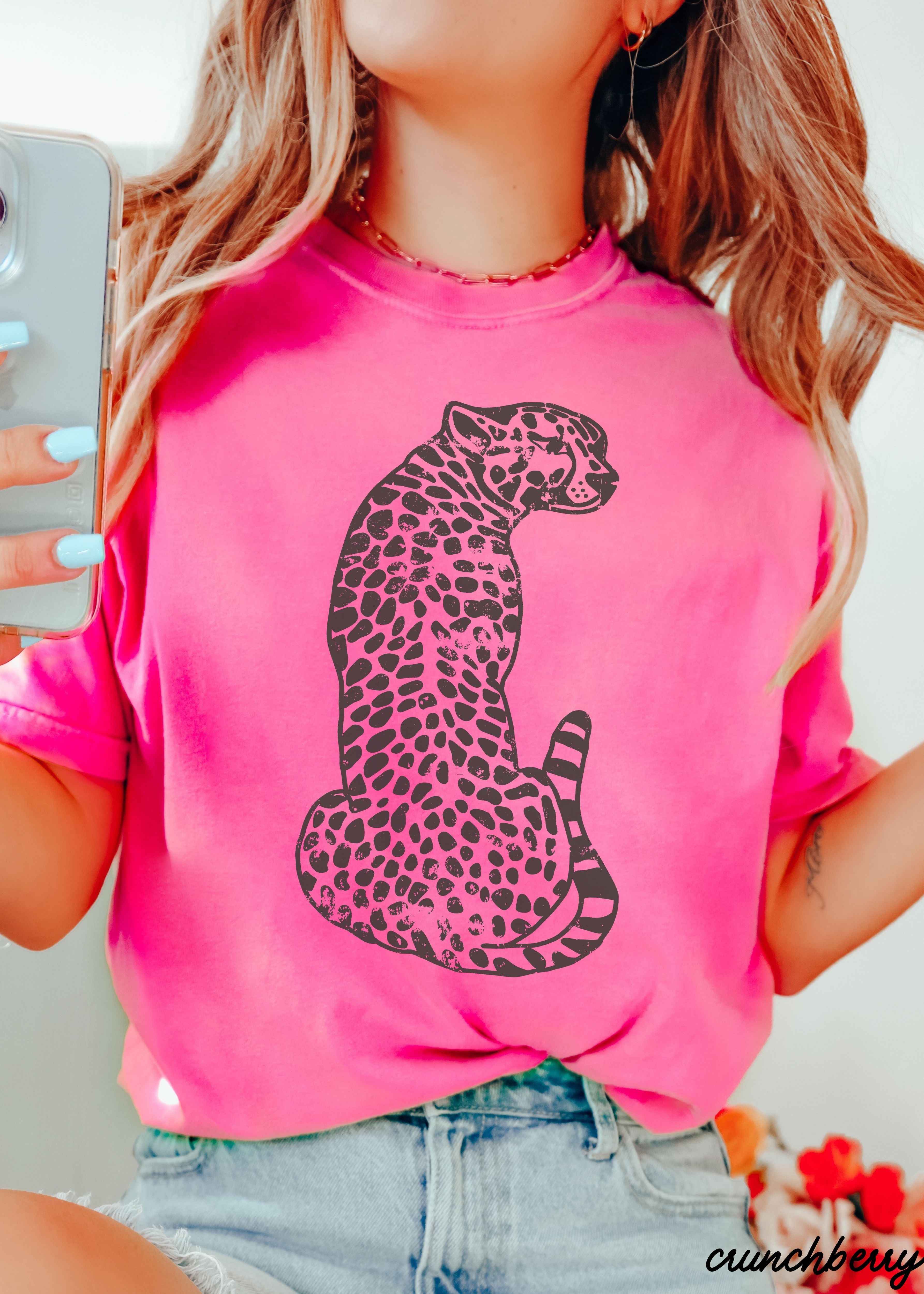 Sitting Cheetah Tee *13 Colors (S-3X)
