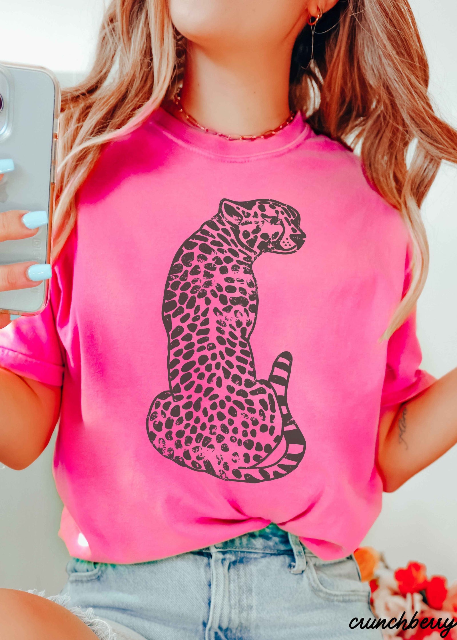 Sitting Cheetah Tee *13 Colors (S-3X)