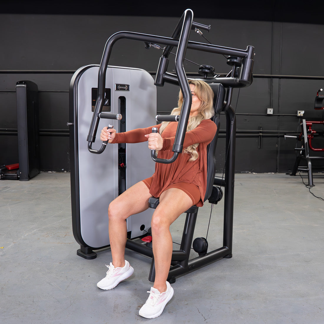 Vogue Chest Press by Muscle D Fitness – Iso-Lateral Convergent Machine