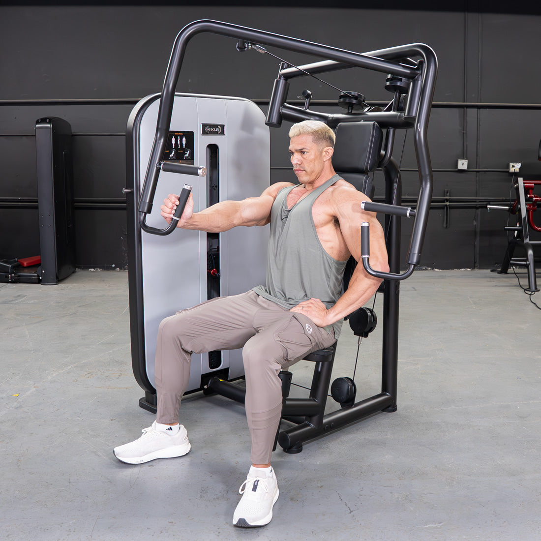 Vogue Chest Press by Muscle D Fitness – Iso-Lateral Convergent Machine