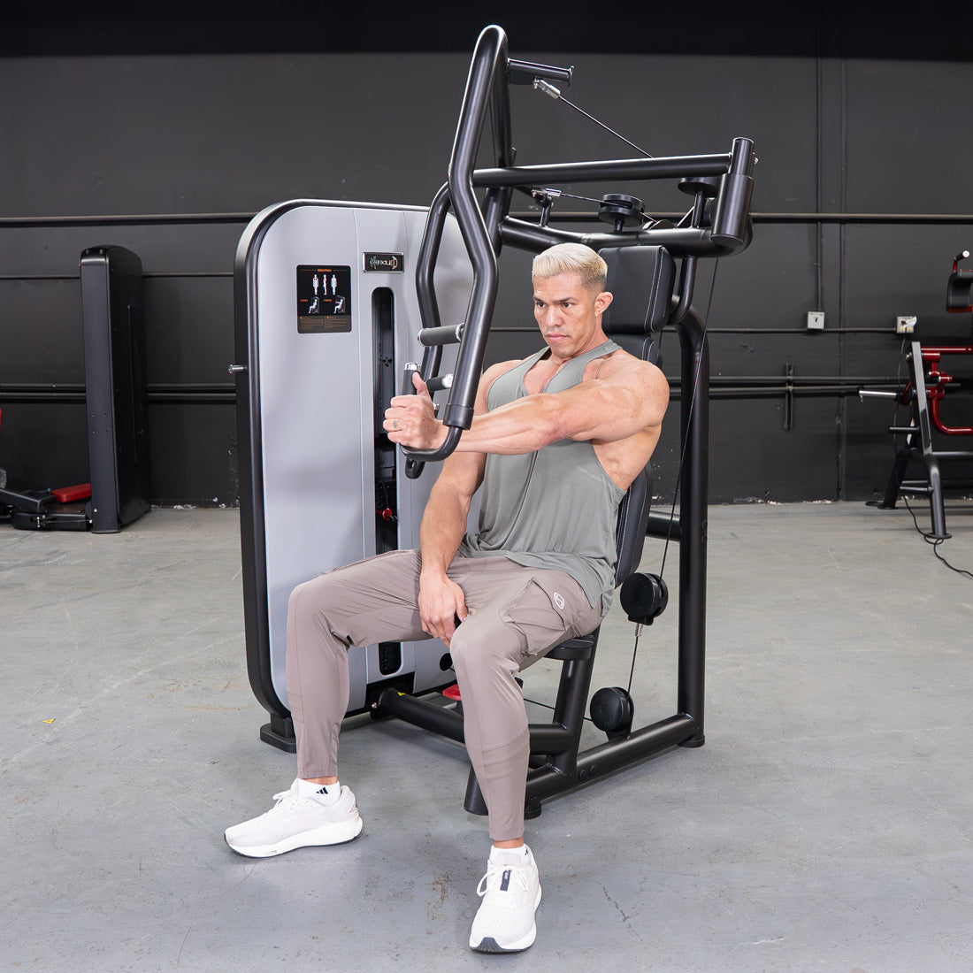 Vogue Chest Press by Muscle D Fitness – Iso-Lateral Convergent Machine