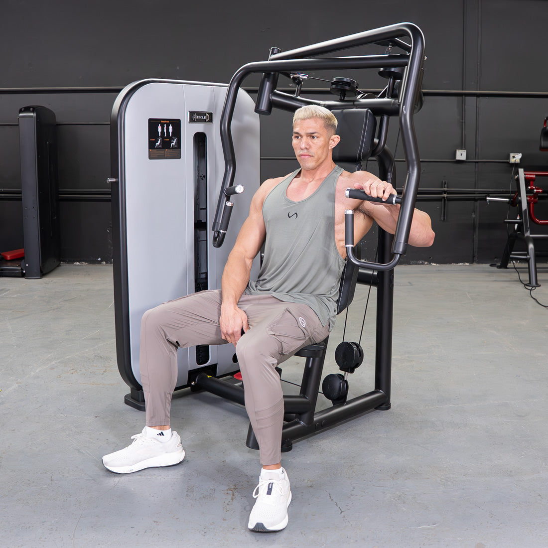 Vogue Chest Press by Muscle D Fitness – Iso-Lateral Convergent Machine