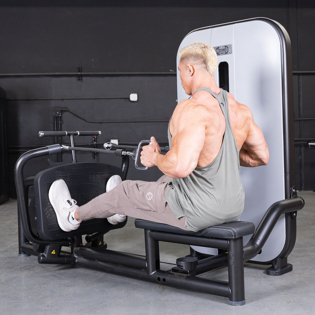 Vogue Diverging Low Row by Muscle D Fitness | Advanced Back Machine