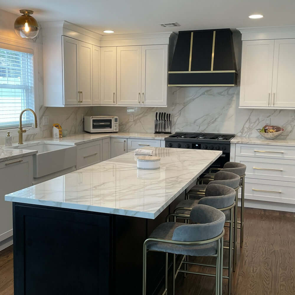 Wood Range Hood With Tapered Front and Decorative Trim - 30