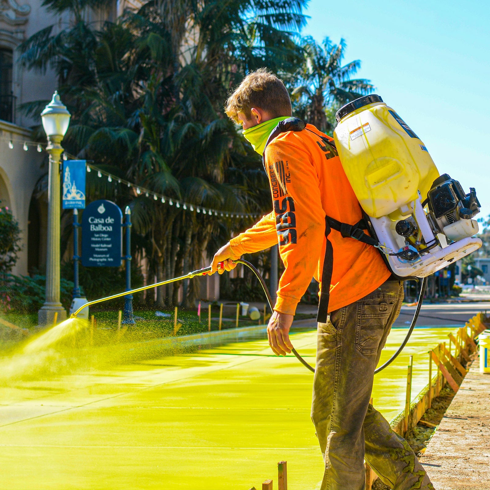 6.5 Gallon Backpack Concrete Sprayer .5 GPM Gas Finishing Tool for Cement Sealant Curing Stain