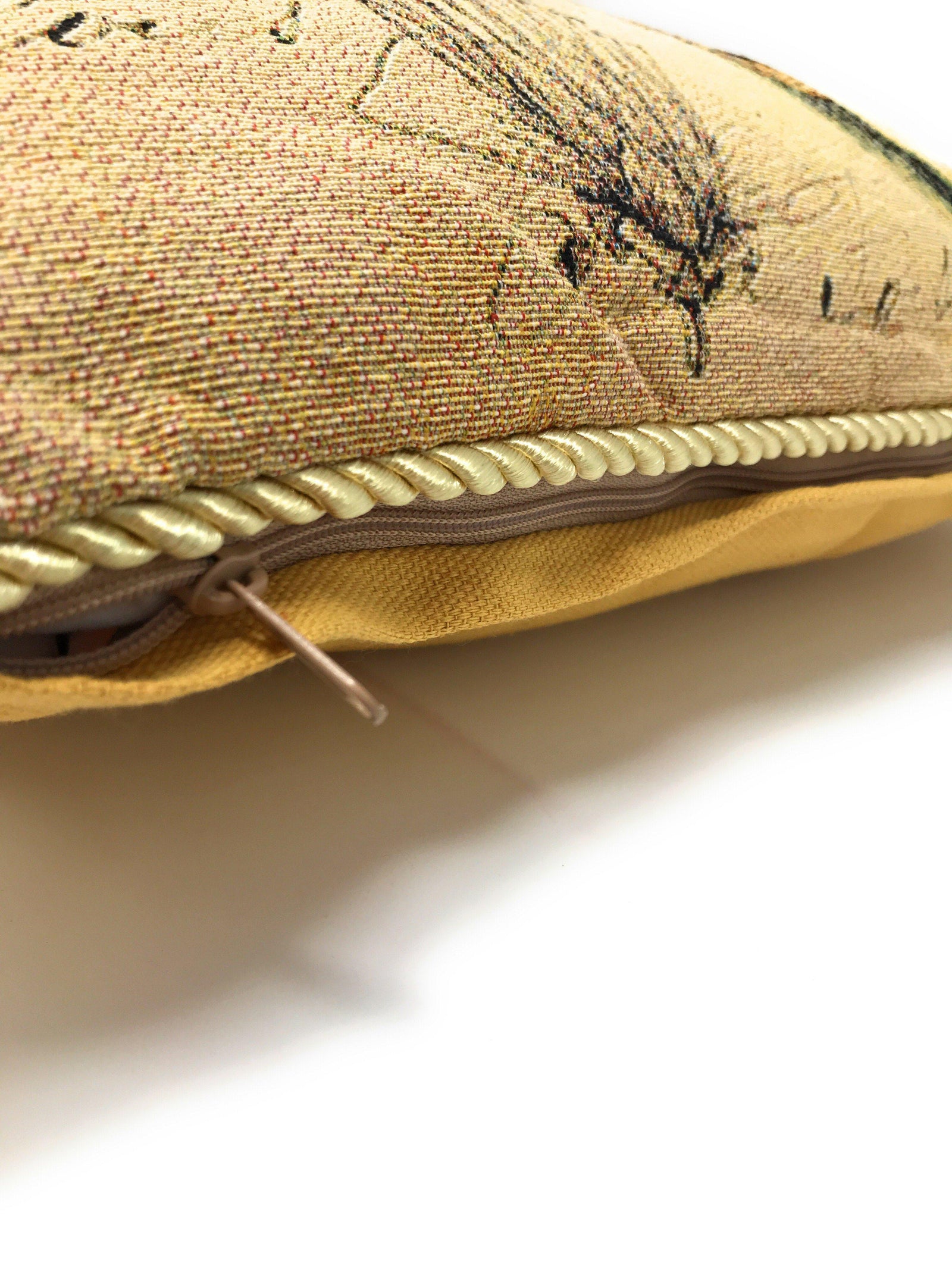 DaDa Bedding Dragonfly Dreams Elegant Insect Bug Throw Pillow Cushion Cover - 1-Piece - 18