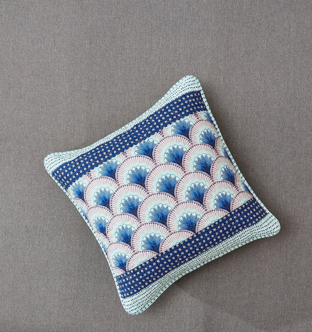 DaDa Bedding Set of 2-Pieces Mediterranean Fans Waves Minty Blue Throw Pillow Covers, 18