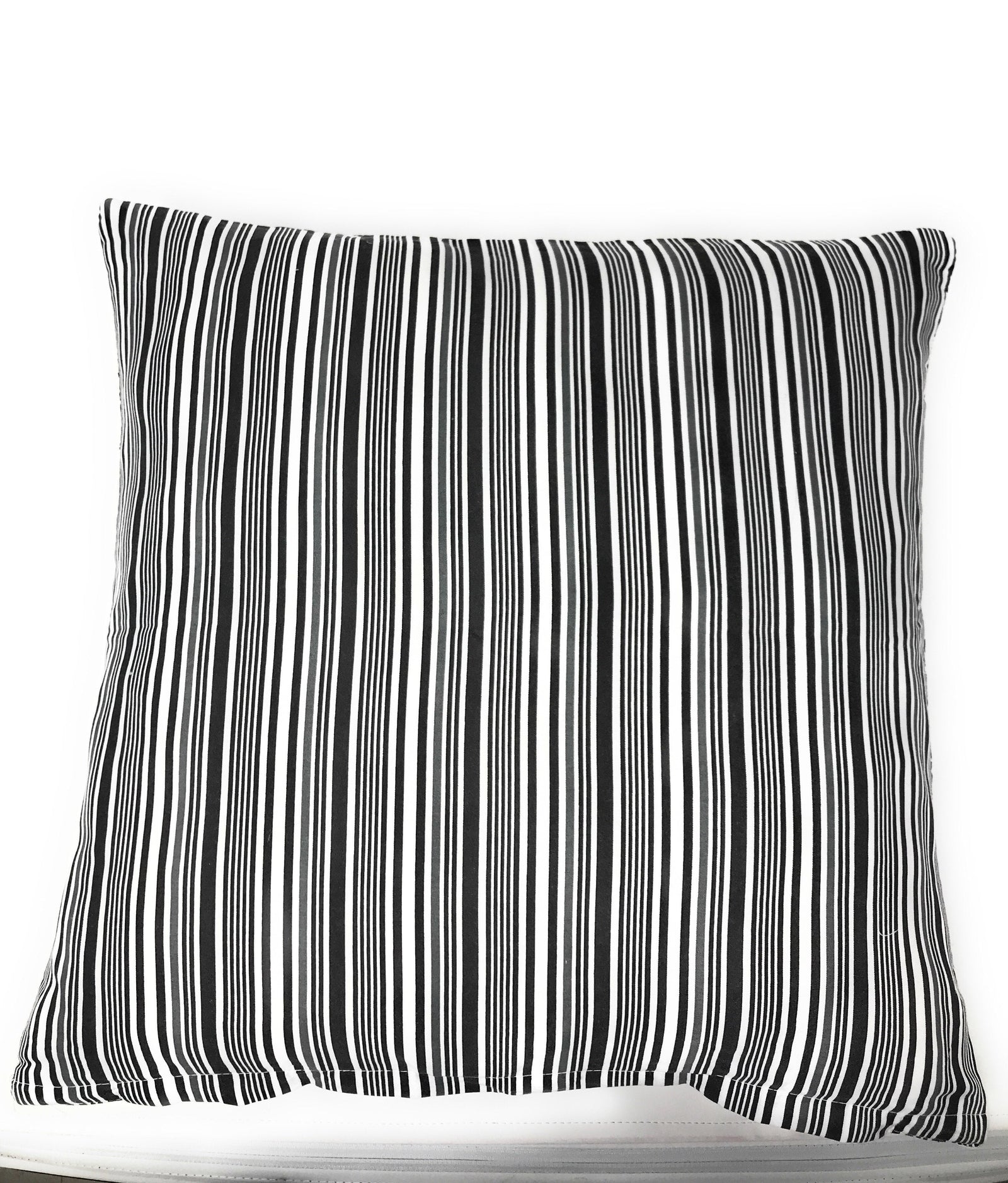 DaDa Bedding Aztec Black & White Diamonds Throw Pillow Covers - 18