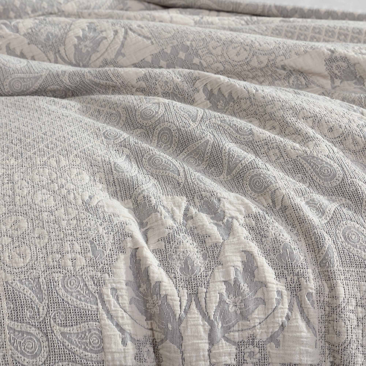Paisley 3 Piece Ivory Cotton Matelassé Comforter Set