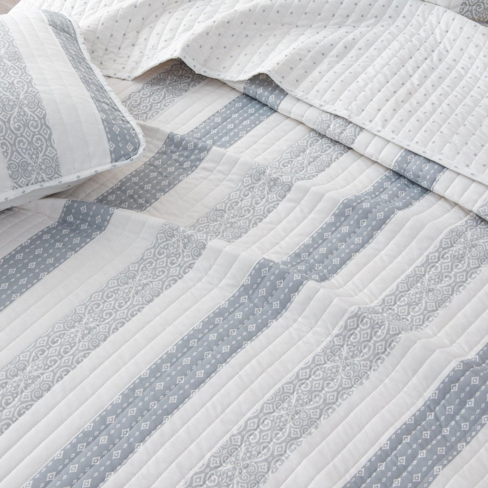 3-Piece Stripe Quilt - Adele Collection