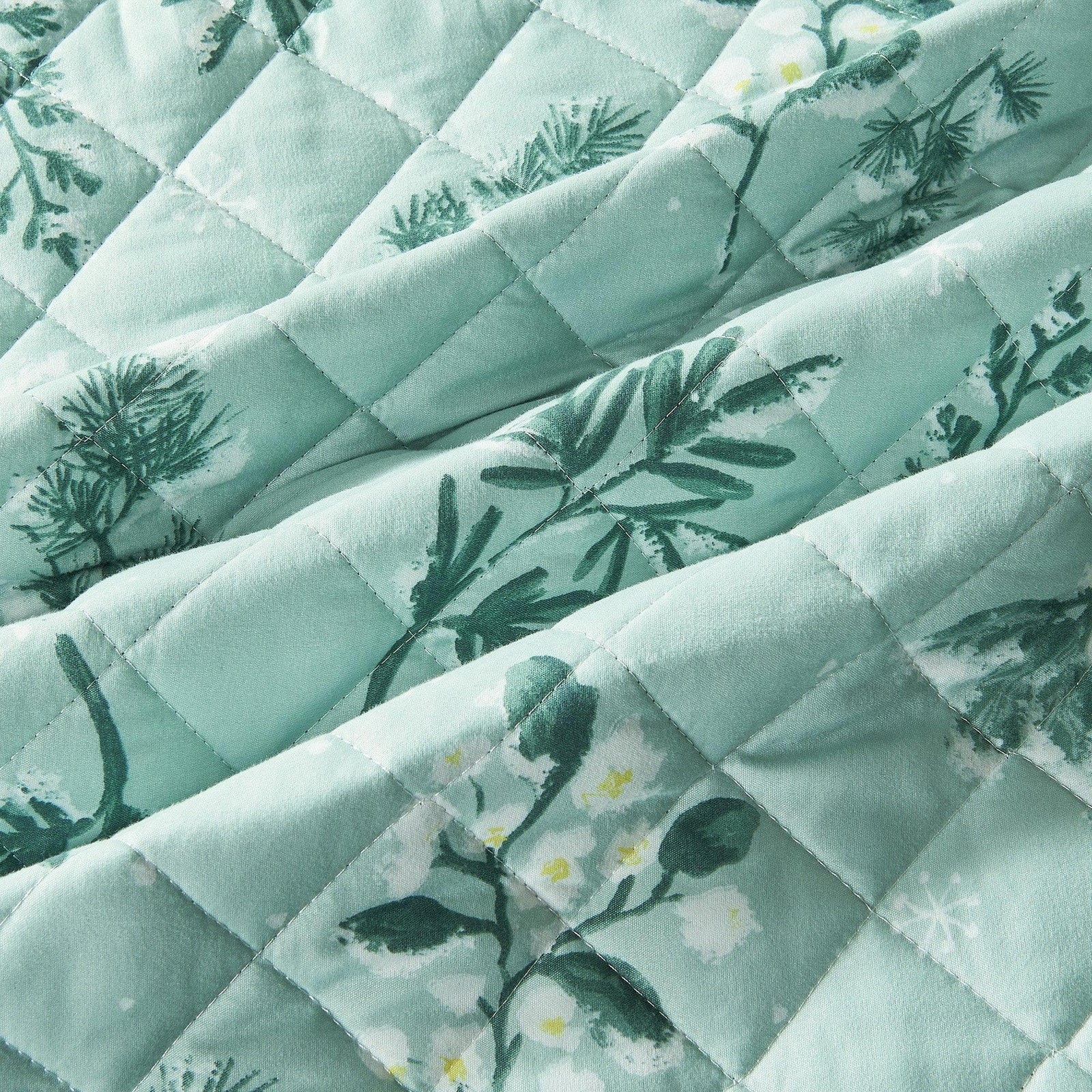 Snowy Botanical Quilt Set - Mariela Collection