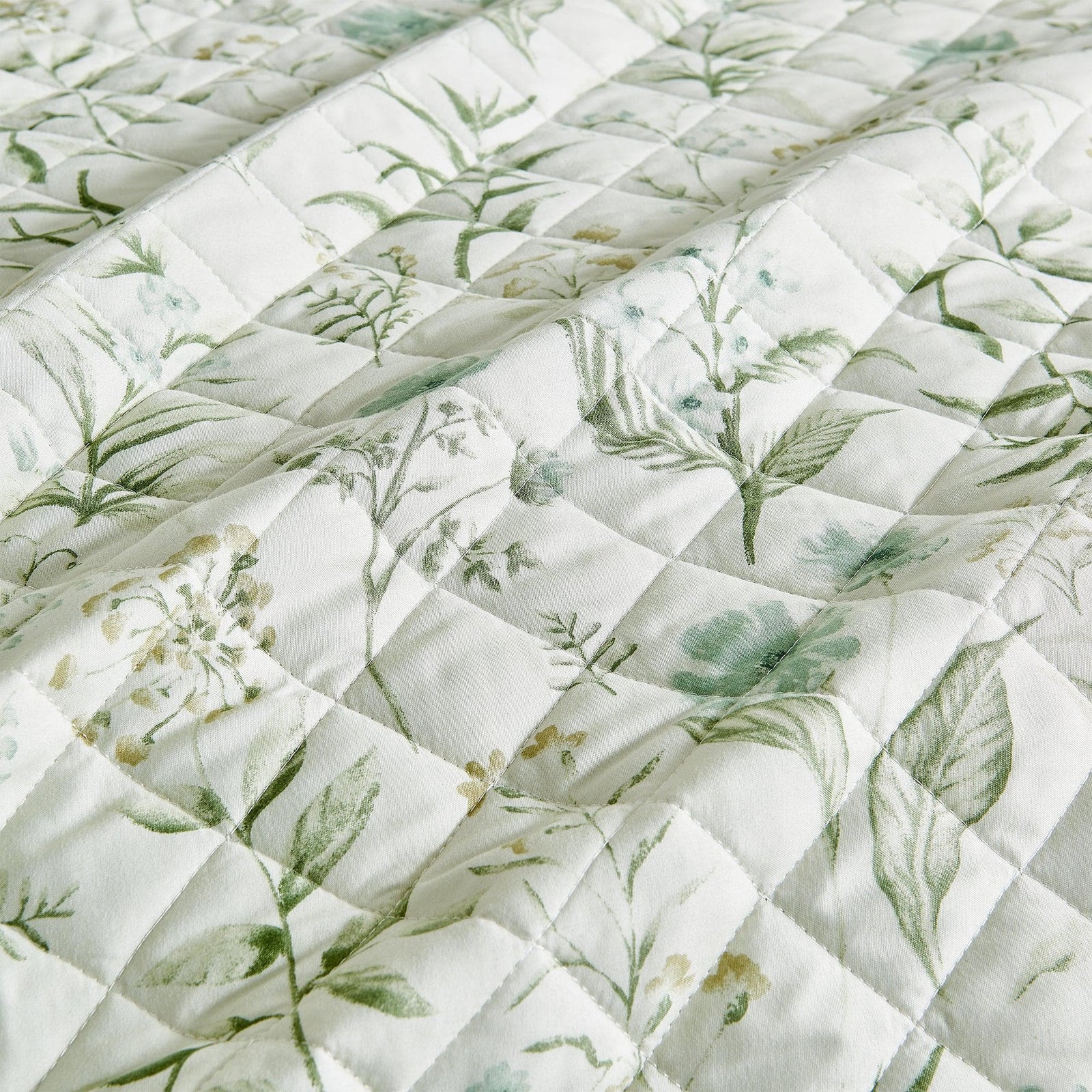 Floral Printed Microfiber Quilt Set - Glyndora Collection
