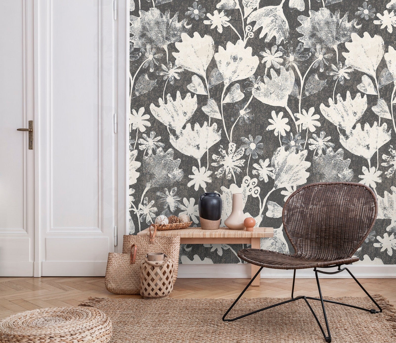 Floral Wallpaper Featuring Stylized Blooms in Charcoal and Cream - X187
