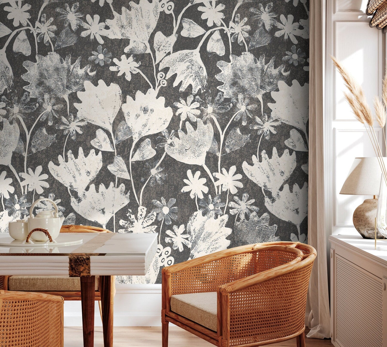 Floral Wallpaper Featuring Stylized Blooms in Charcoal and Cream - X187
