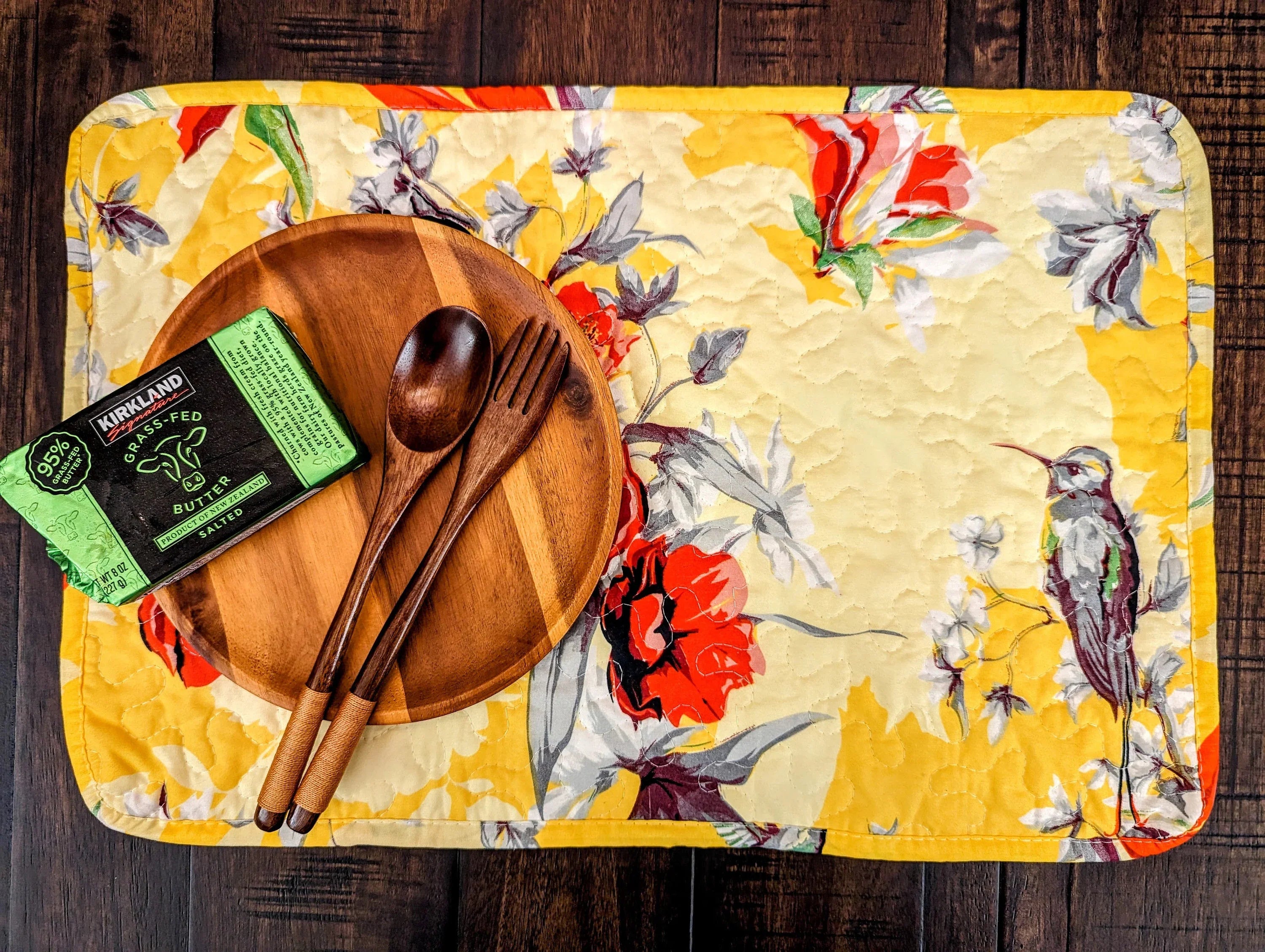 DaDa Bedding Radiant Sunshine Yellow Floral Dining Table Placemats - Set of 4-Pieces Quilted Hummingbirds Farmhouse Red Flowers - 13 x 19