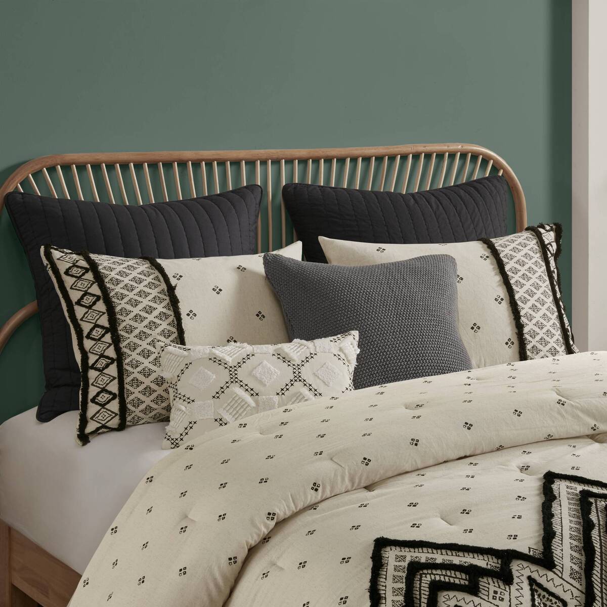 3 Piece Cotton and Flax Linen Blend Comforter Set with Chenille Trim - Full/Queen, White+Black