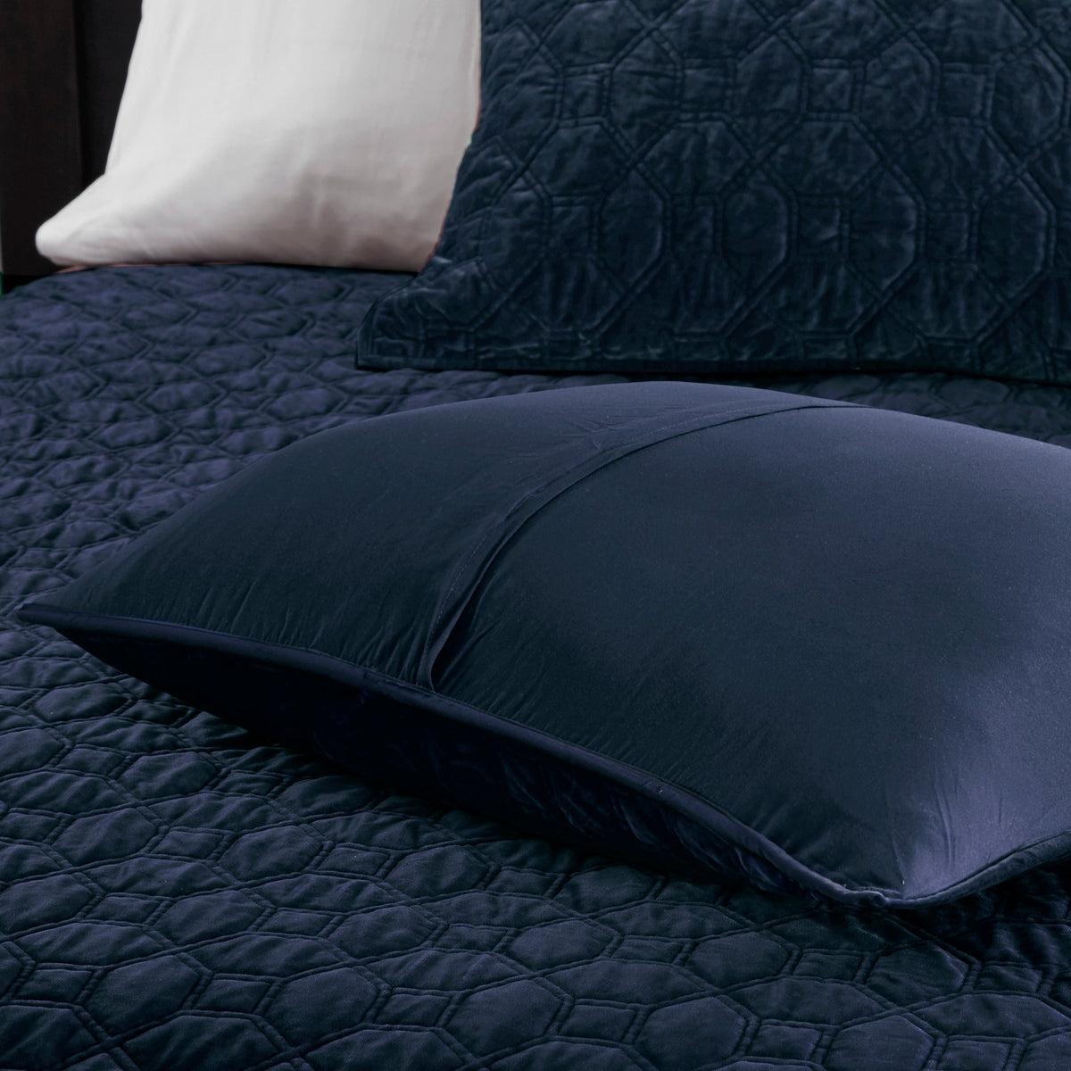 Navy Velvet King/Cal King Quilt Set with Geometric Stitching – 3 Piece