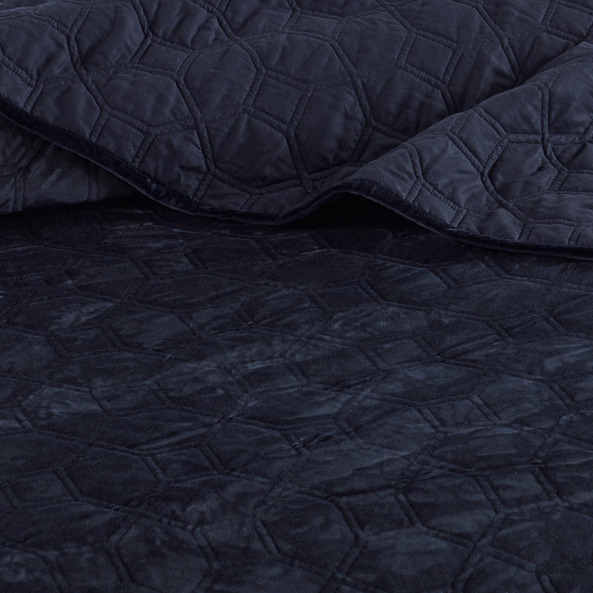 Navy Velvet King/Cal King Quilt Set with Geometric Stitching – 3 Piece