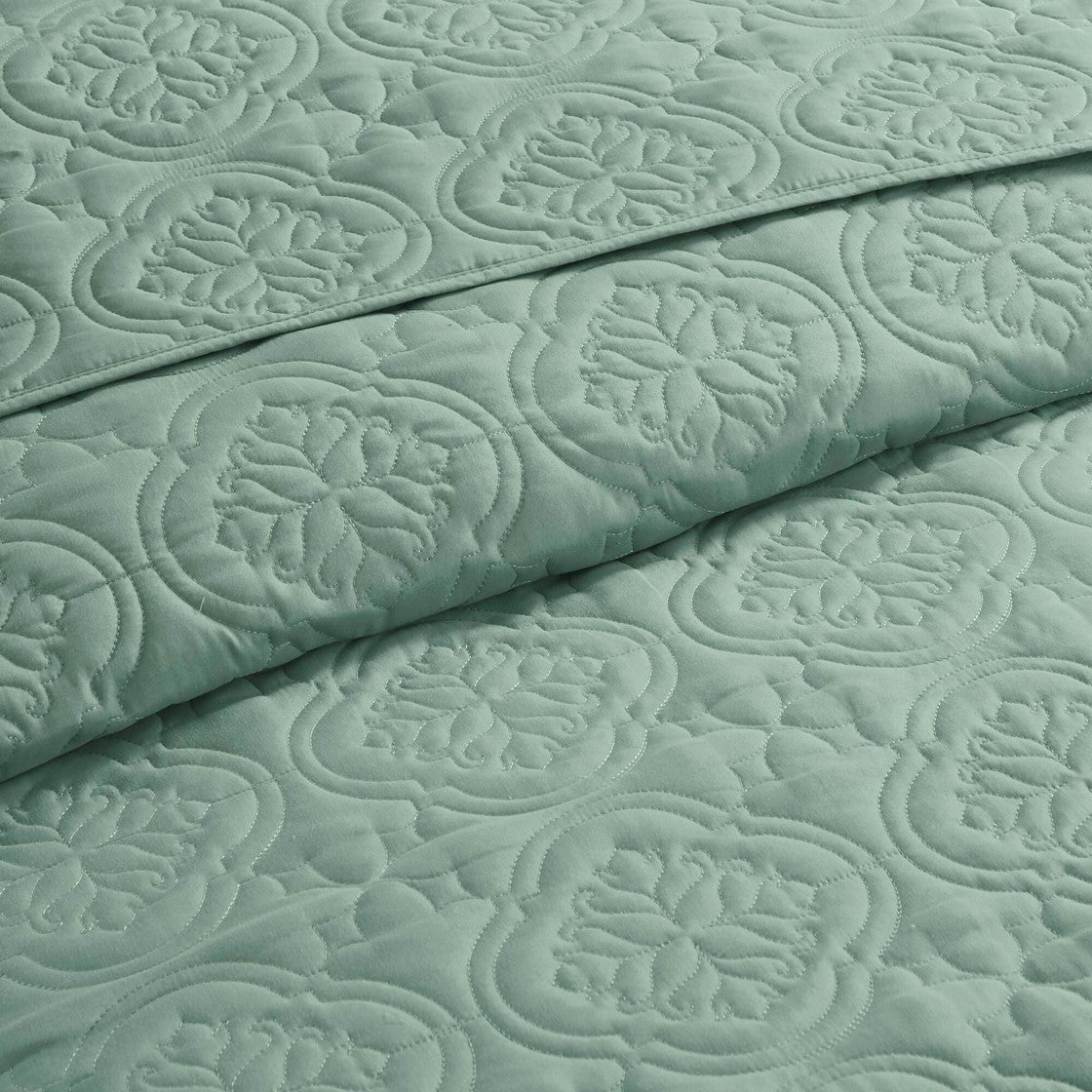 Seafoam Reversible Bedspread Set with Quilted Medallion Design - King/Cal King