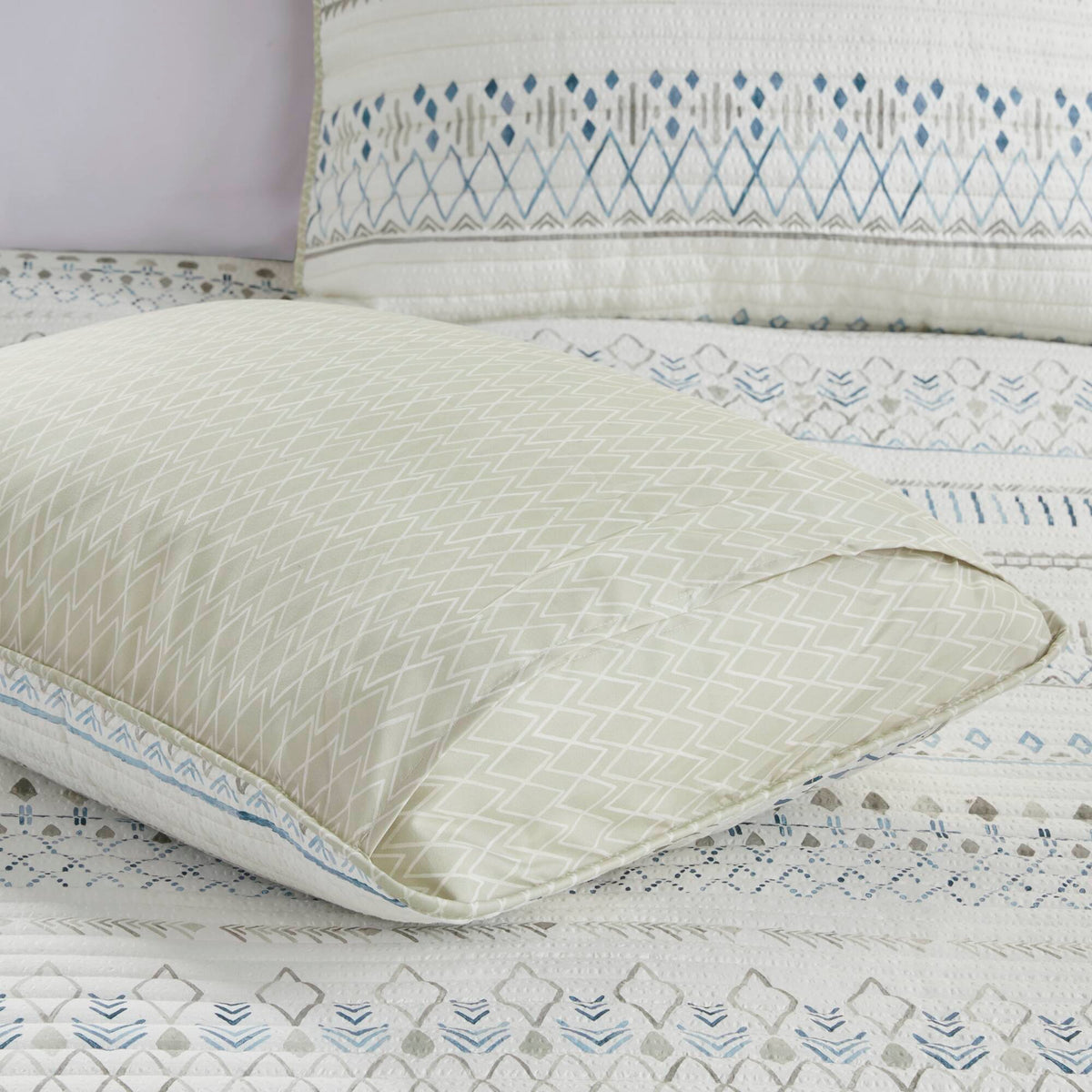 Seersucker Quilt Set with Antimicrobial Finish - Taupe Blue
