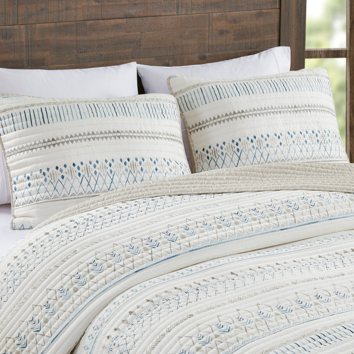 Seersucker Quilt Set with Antimicrobial Finish - Taupe Blue