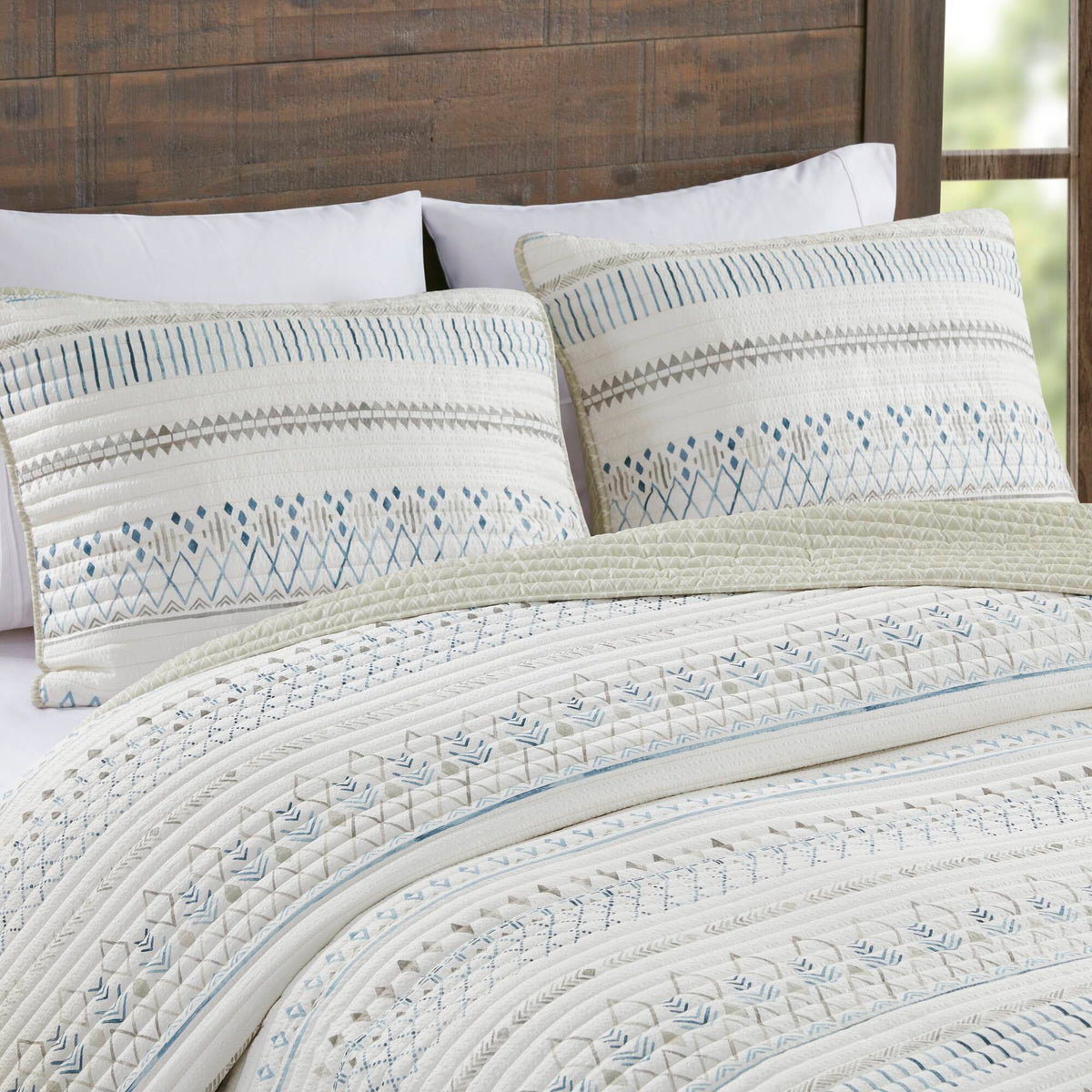 Seersucker Quilt Set with Antimicrobial Finish - Taupe Blue