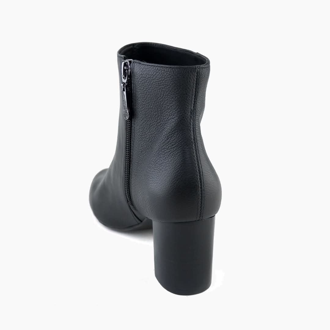 Charles St Bootie, Women