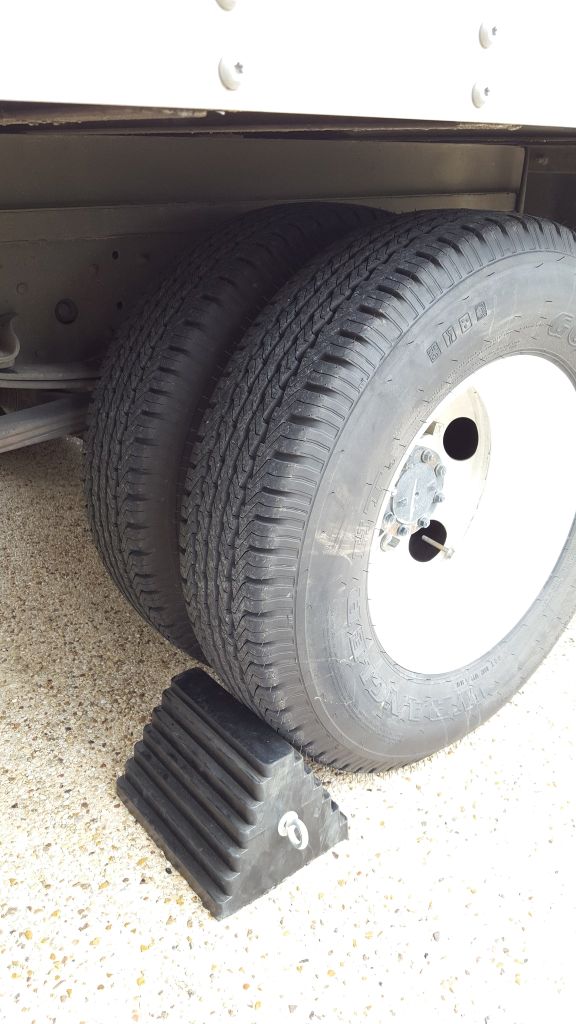 9 Pound Rubber Wheel Chock  | WC