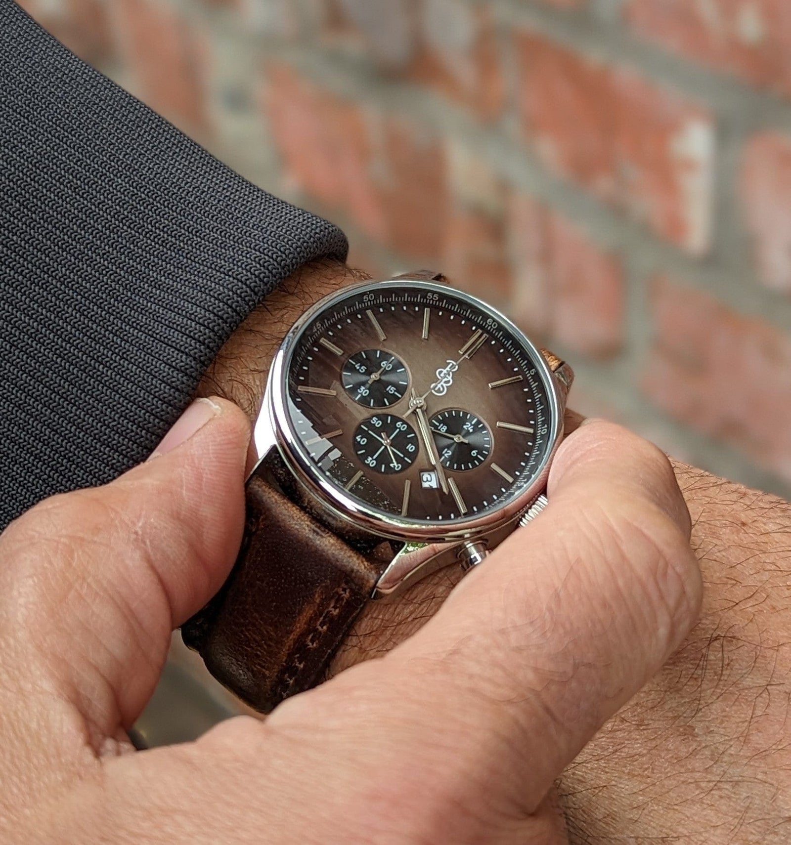 Brown Retro Chronograph Watch
