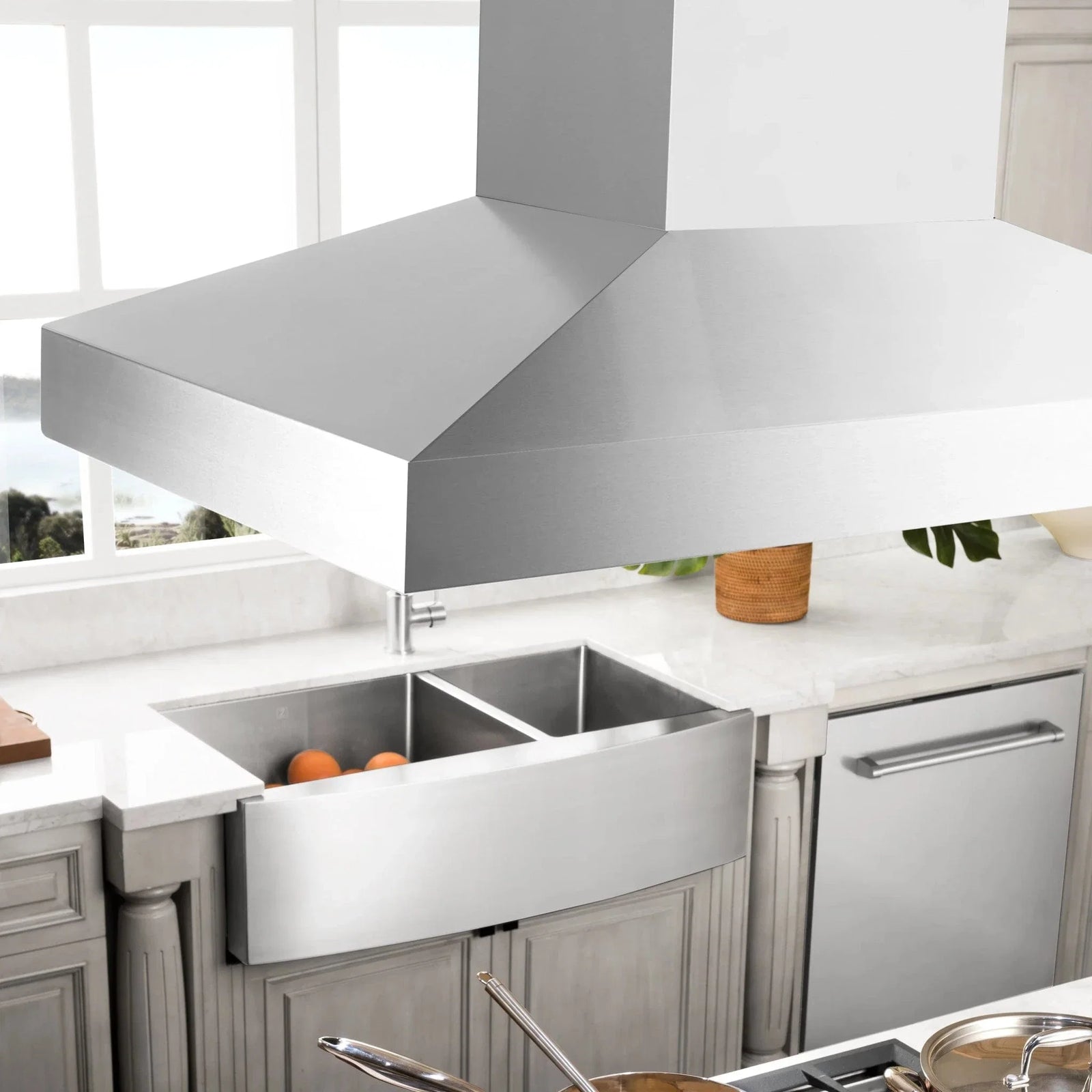 ZLINE CrownSound‚ Ducted Vent Island Mount Range Hood in Stainless Steel, Built-in Bluetooth Speakers, KL3iCRN-BT